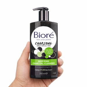 Biore Deep Pore Charcoal Cleanser – 200ml